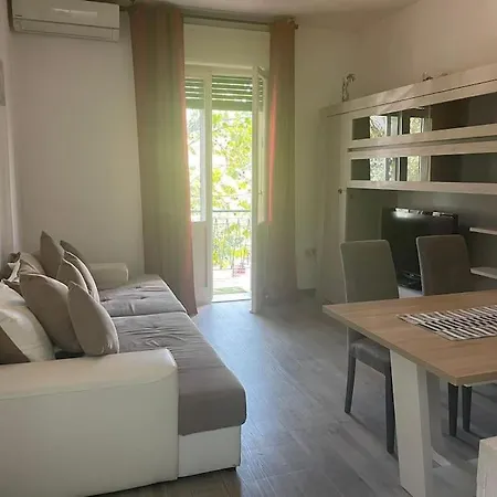 Апартаменты Comodo Trilocale - Zona Parco Amendola *